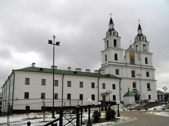 Den heliga andens katedral i centrala Minsk. December 2005