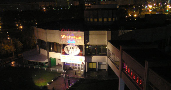 West World Club, populr nattklubb i anslutning till hotell Belarus, disco, casino och strip-tease. Maj 2008